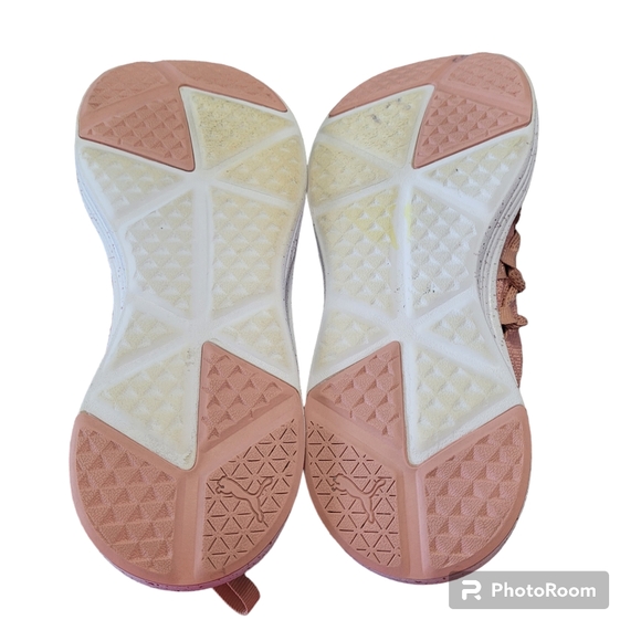 Puma Women's Tennis Shoes size 7 Pink Coral Color Speckled Soles Lace Up - Picture 2 of 8